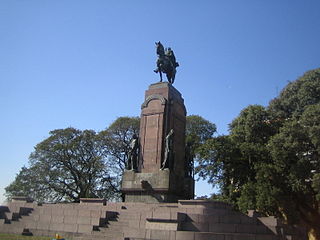 Monumento ecuestre a Carlos María de Alvear