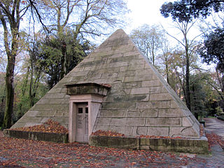 Ghiacciaia delle Cascine (Piramide)