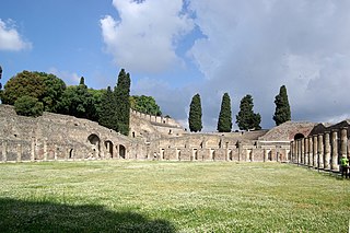 Quadroportikus der Theater