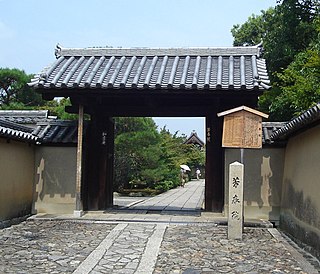 芳春院