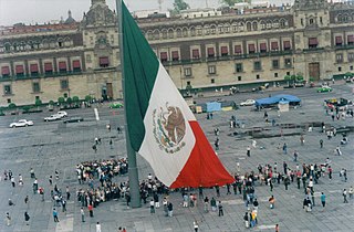 Bandera Monumental