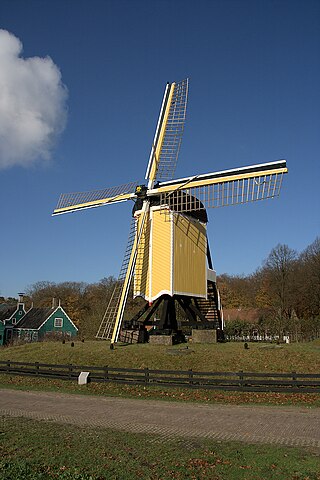 Standerdmolen, Huizen