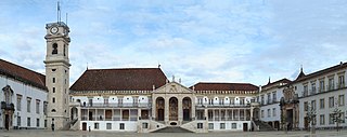 Porta Férrea, Paço das Escolas (Alta)